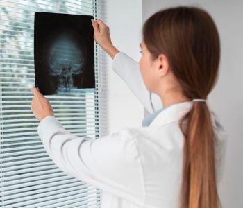 doctor-checking-patients-x-ray_23-2148728397 doctor-checking-patients-x-ray_23-2148728397